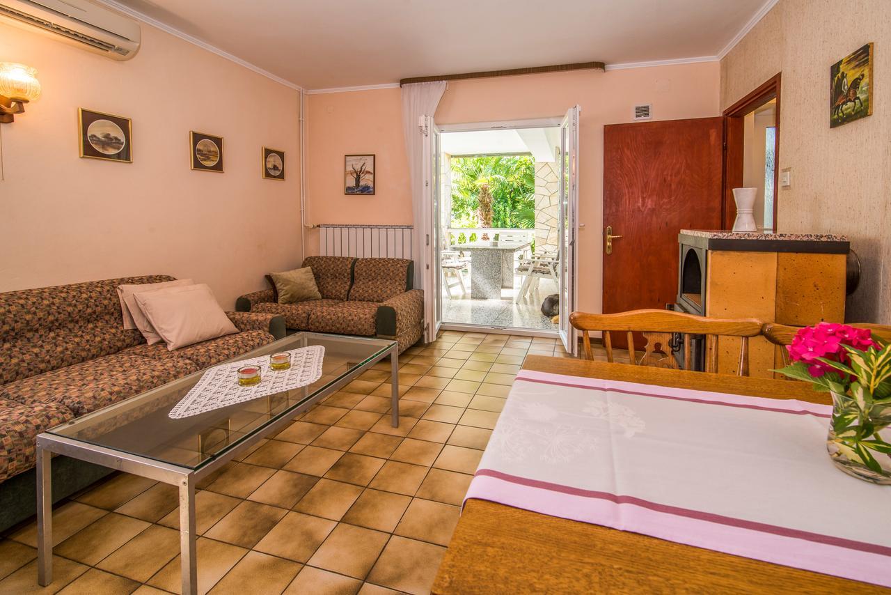 Apartments Palme Malinska Bagian luar foto