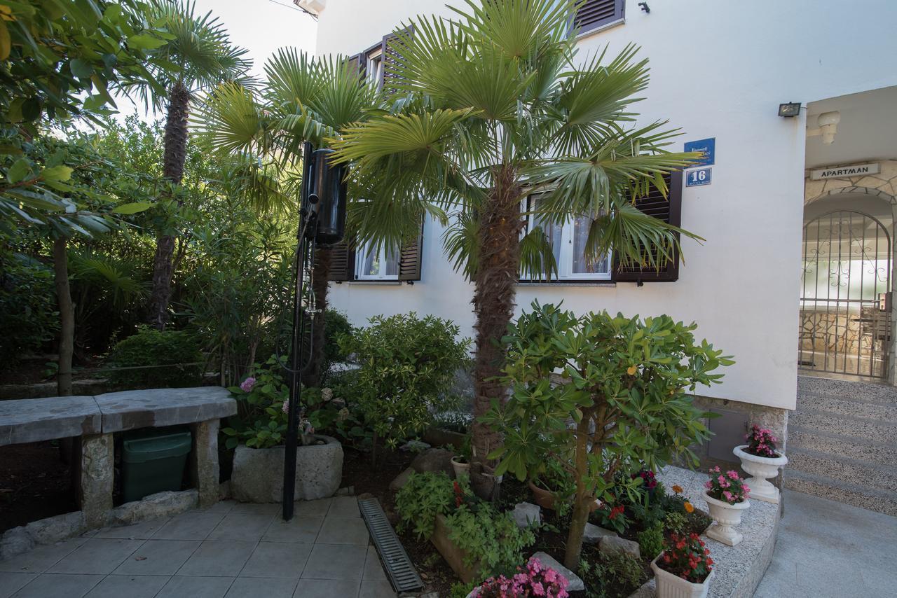 Apartments Palme Malinska Bagian luar foto